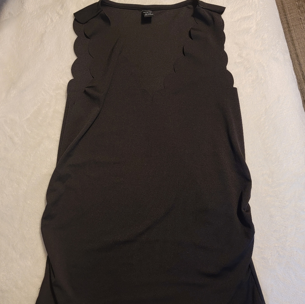 Maternity Scallop Trim Top